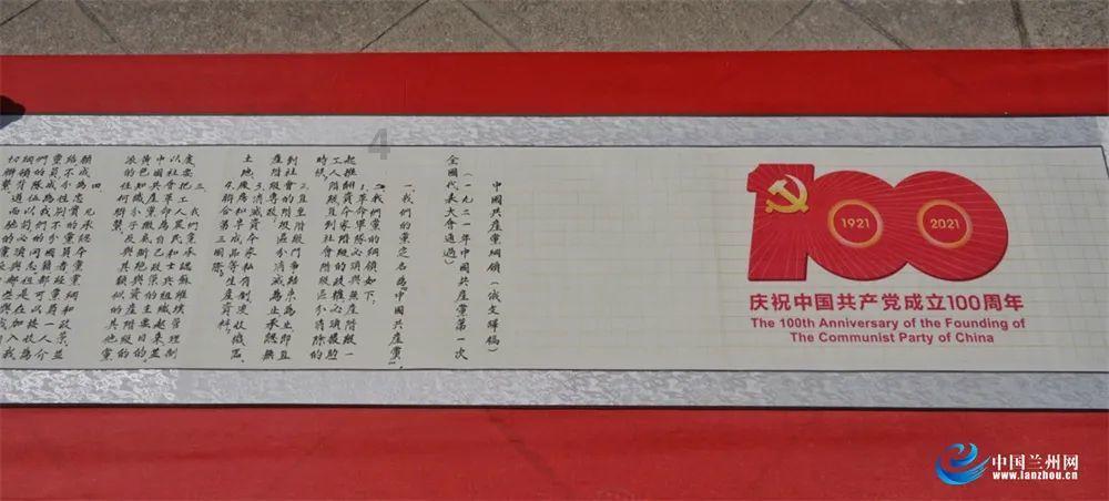 可爱女孩参加宴会