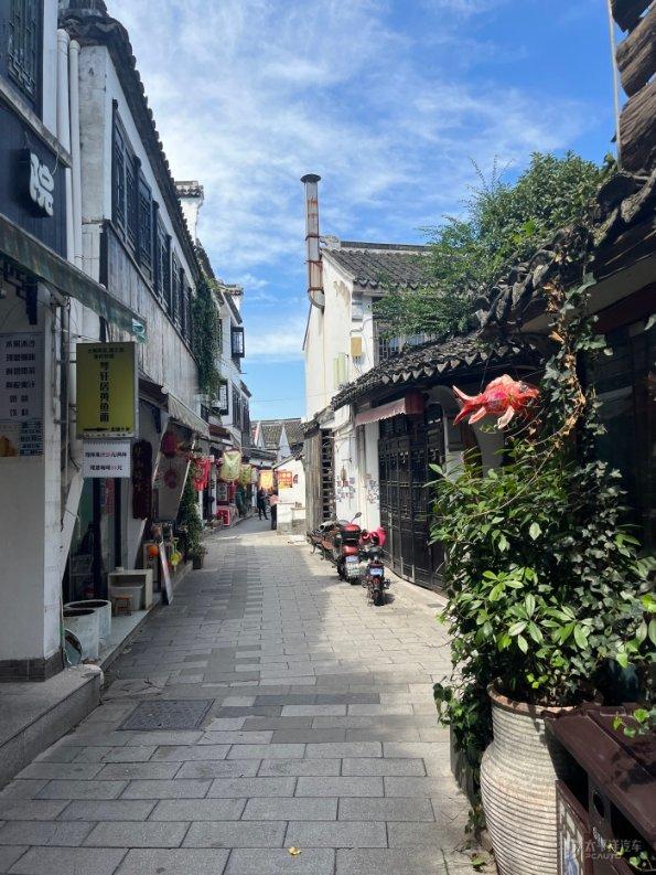 锦州某交通岗,一奔驰不慎追尾,结果摊上事了